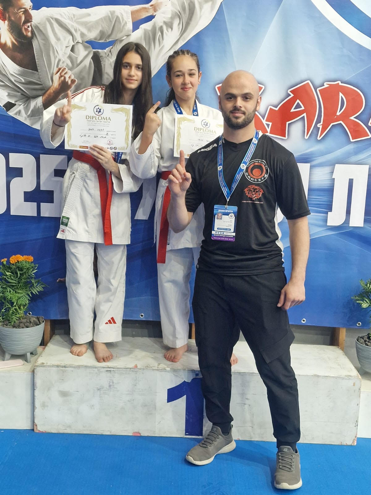 ابطال وبطلات مدرسة حسني عرار للكراتيه يشاركون في بطولة اسرائيل للكراتيه للعام 2025